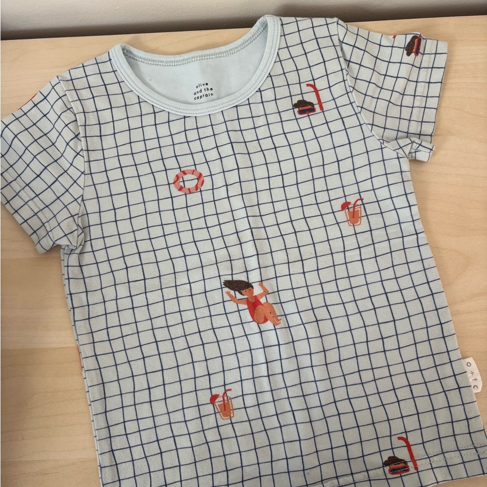 Olive and the Captain tee